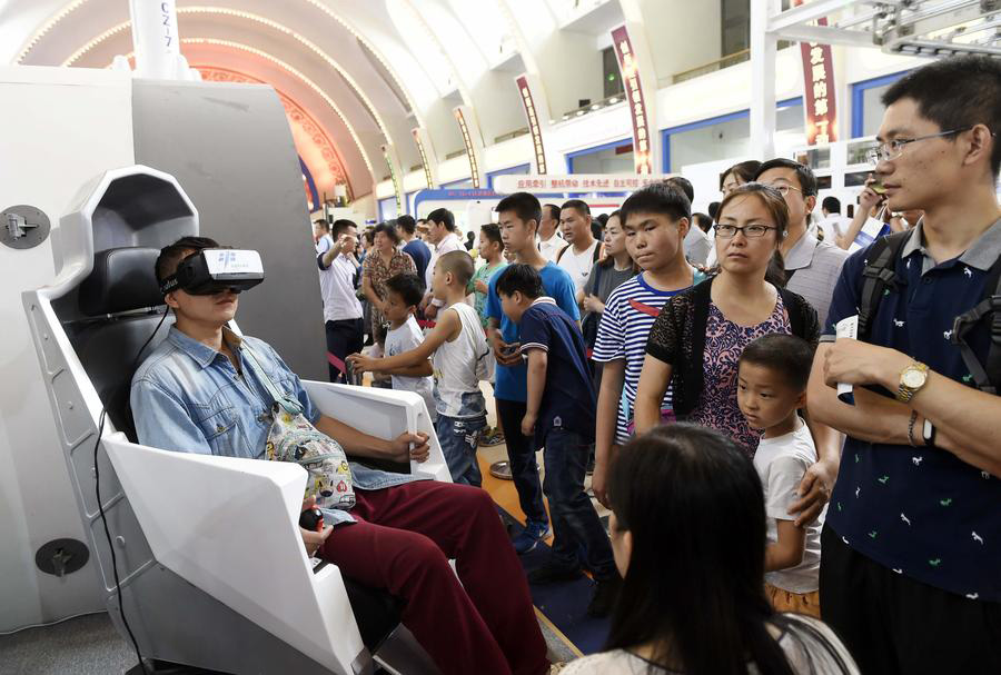 People visit China's sci-tech innovation exhibition in Beijing