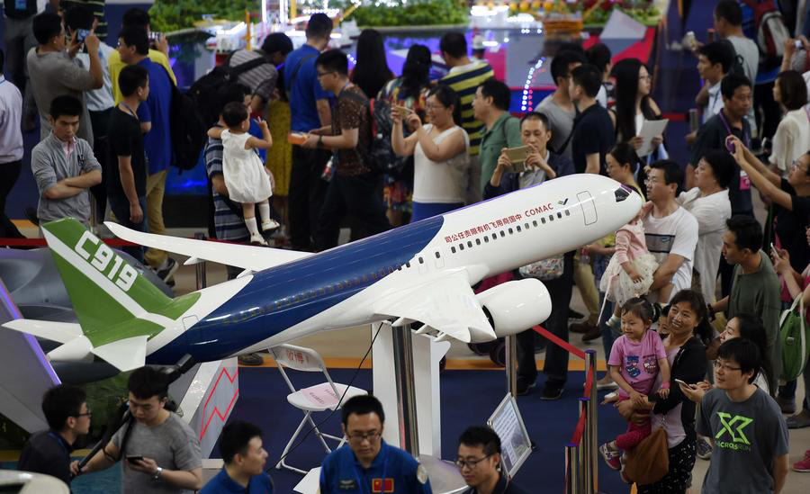 People visit China's sci-tech innovation exhibition in Beijing