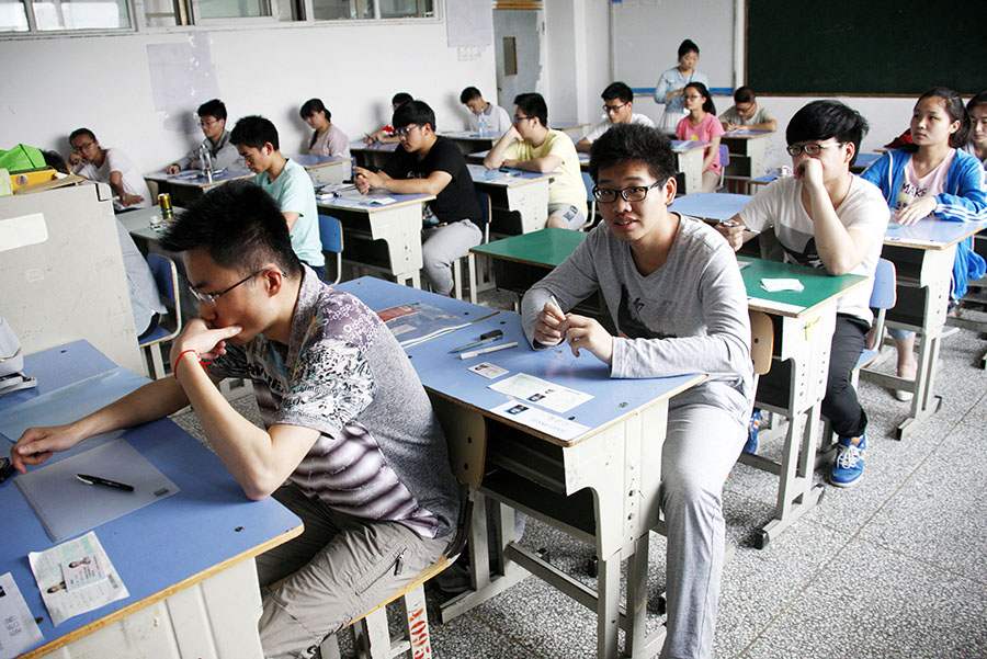 9 million students give the last shot as China's <EM>gaokao</EM> kicks off