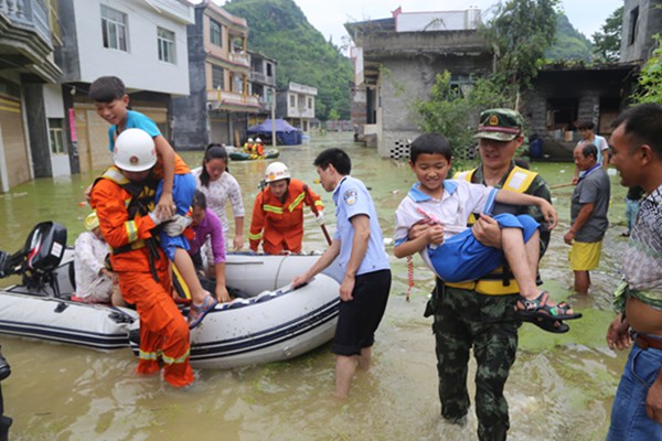 Thousands flee Jiangxi floods