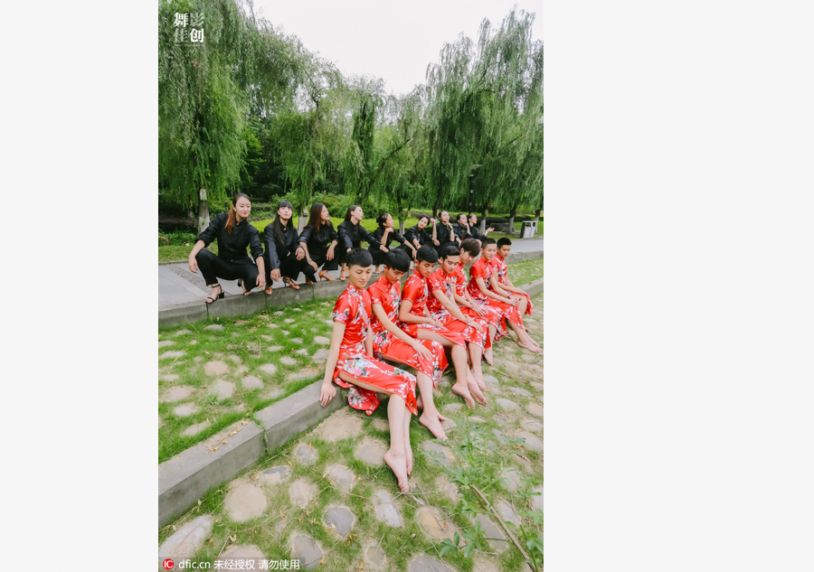 Graduates of dancing major pose in style