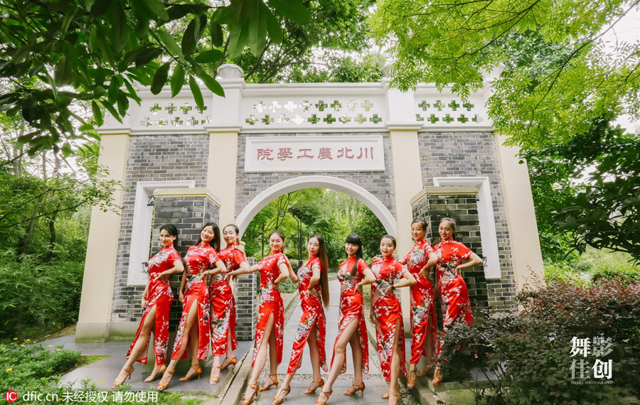 Graduates of dancing major pose in style