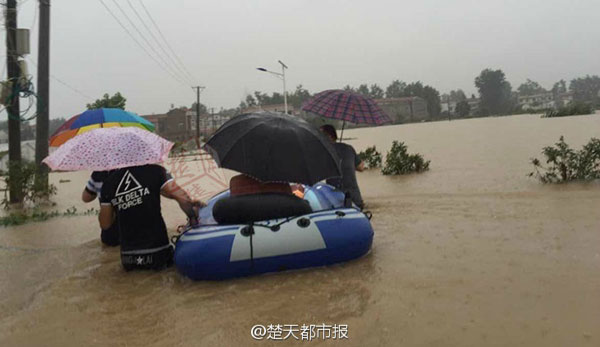 Dramatic stories during China's floods