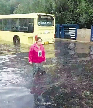 Dramatic stories during China's floods