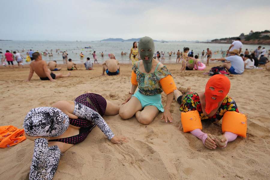 Face-kini masks hit Qingdao again