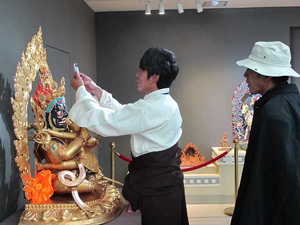 Tibetan sculpture exhibition opens in Lhasa