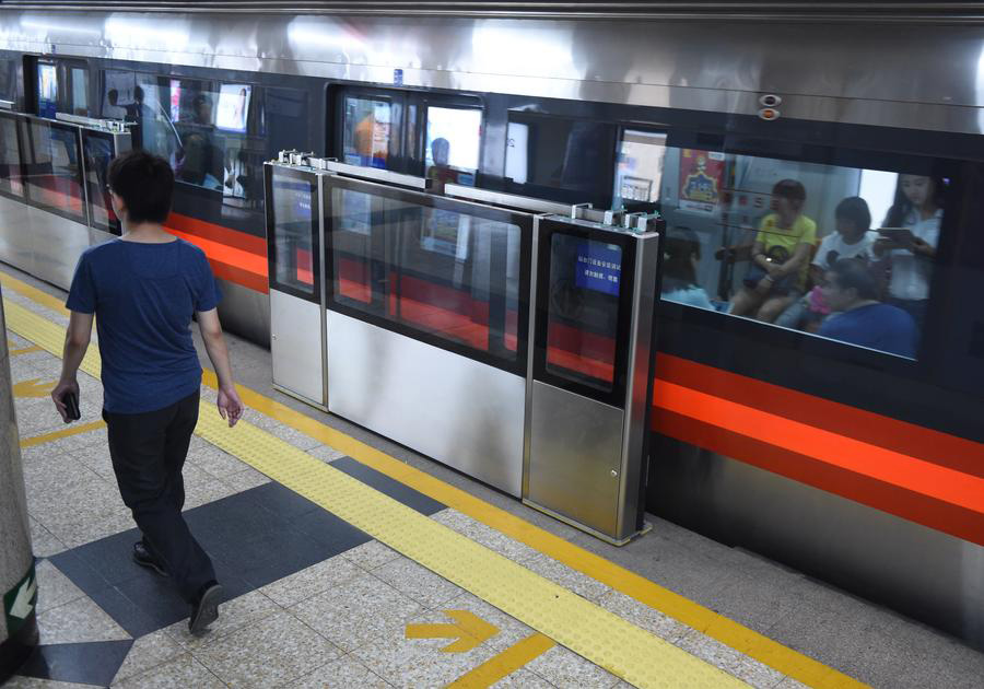 Beijing begins installing platform barriers on subway Line 1