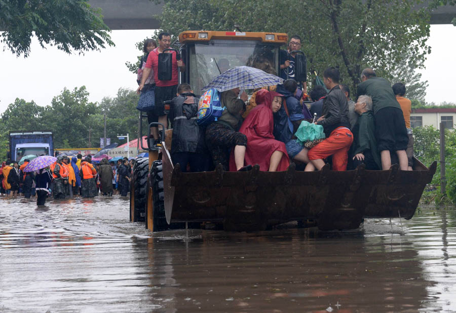 Flooding sweeps Hebei as rainstorm hits North China