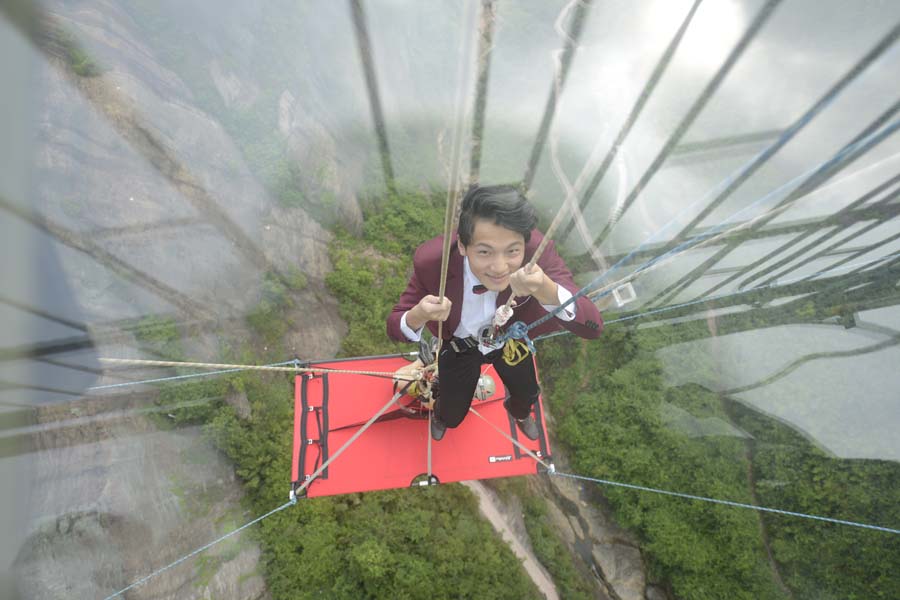 Breathtaking wedding ceremony in the air