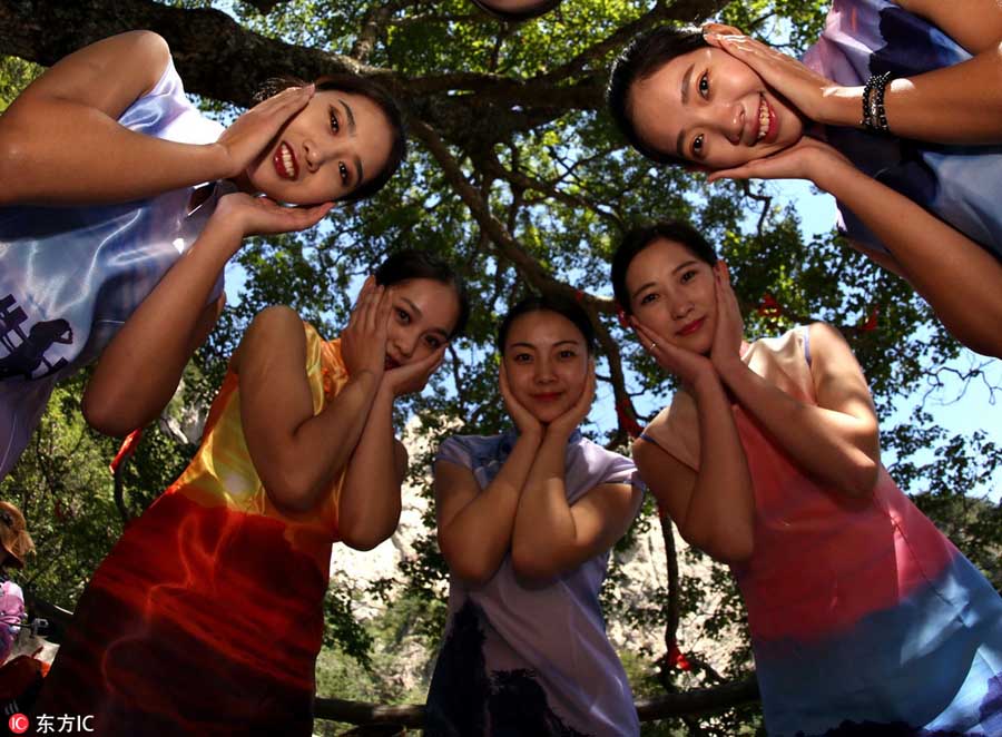 Models catwalk in <EM>qipao</EM> on famous mountain in Henan