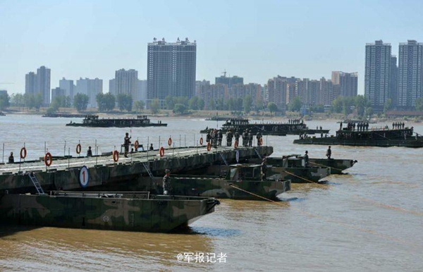 1,150-meter-long 'floating bridge' created on Yangtze River in 26 minutes