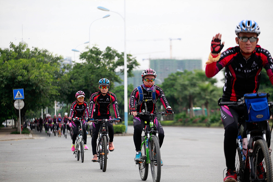 A silent cycling team