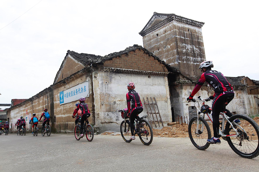 A silent cycling team