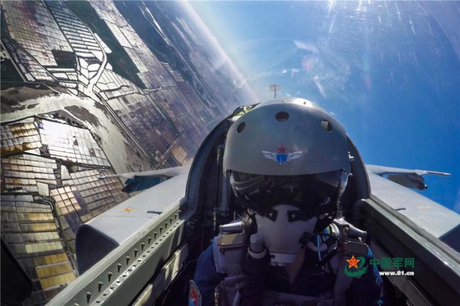 Chinese female pilots fly fighter-bomber JH-7