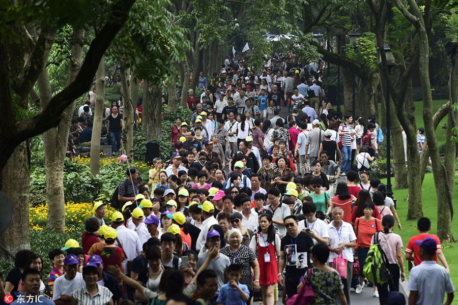 Sea of visitors at West Lake after G20