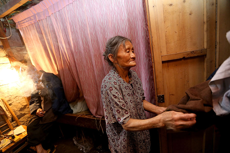 Couple living in a cave for 54 years