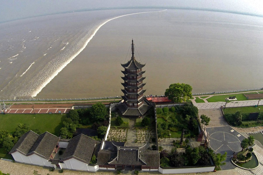 Qiantang tidal bore