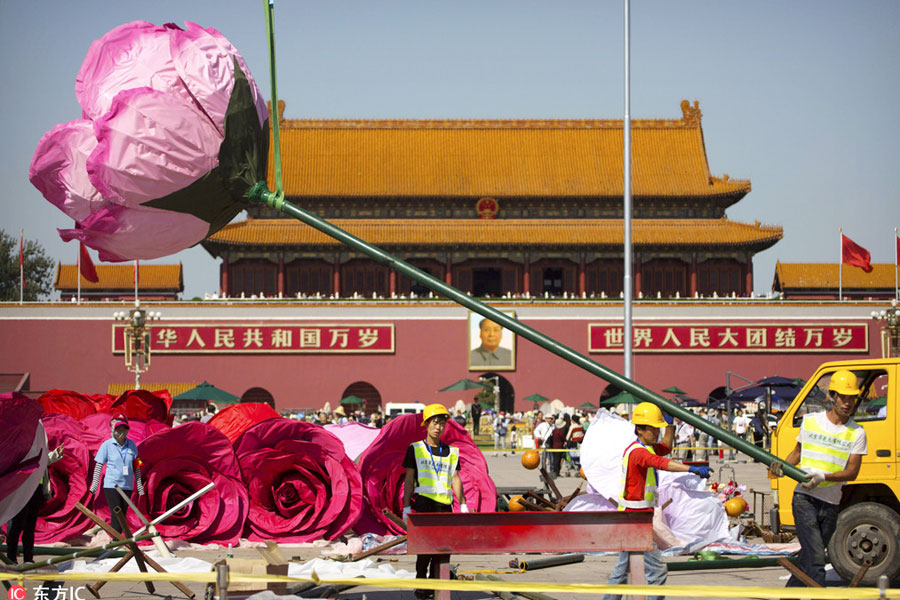 Holiday bouquet decorates Tian’anmen Square