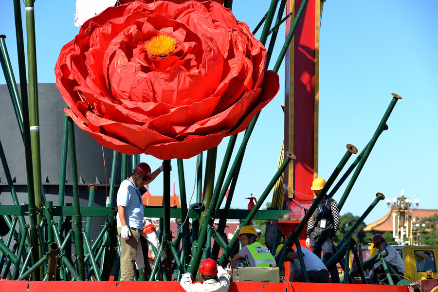 Holiday bouquet decorates Tian’anmen Square