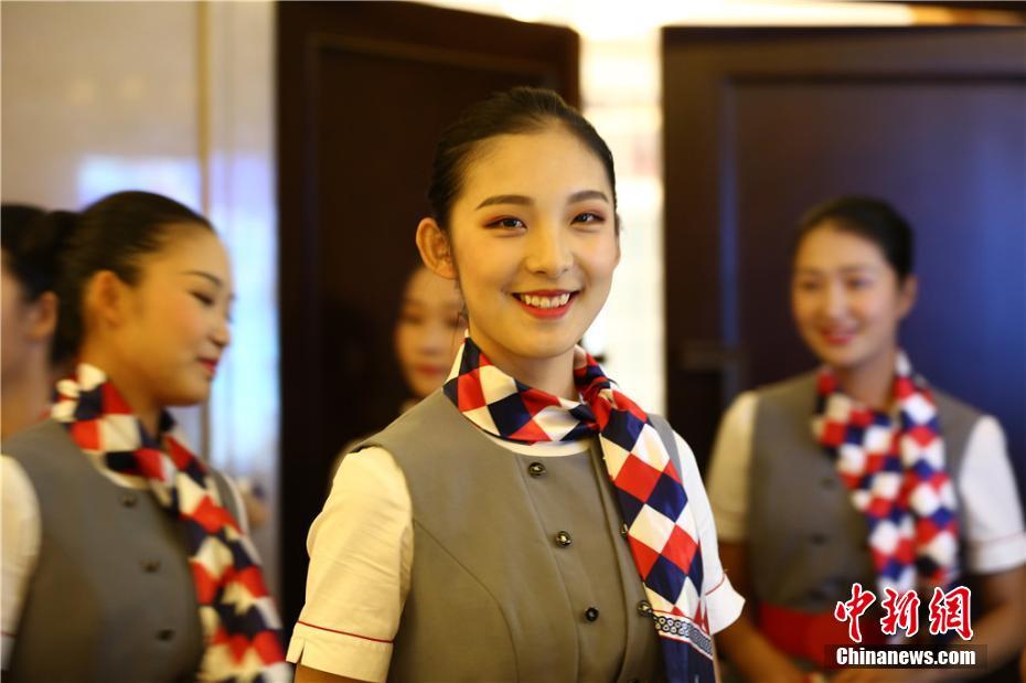 Students compete for flight attendant jobs in Sichuan