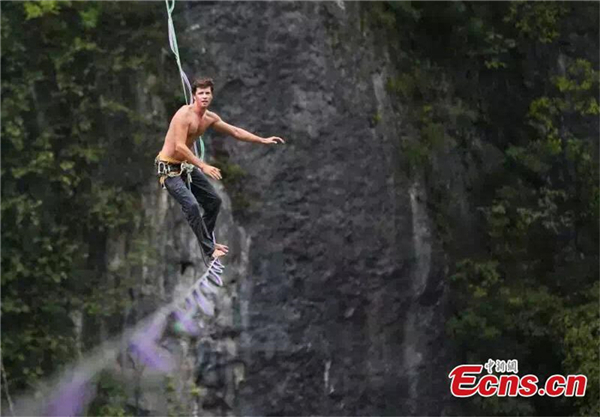 Brit wins highline contest in Chongqing