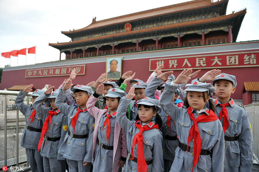 Students wear 'Red Army' costumes in Long March spirit