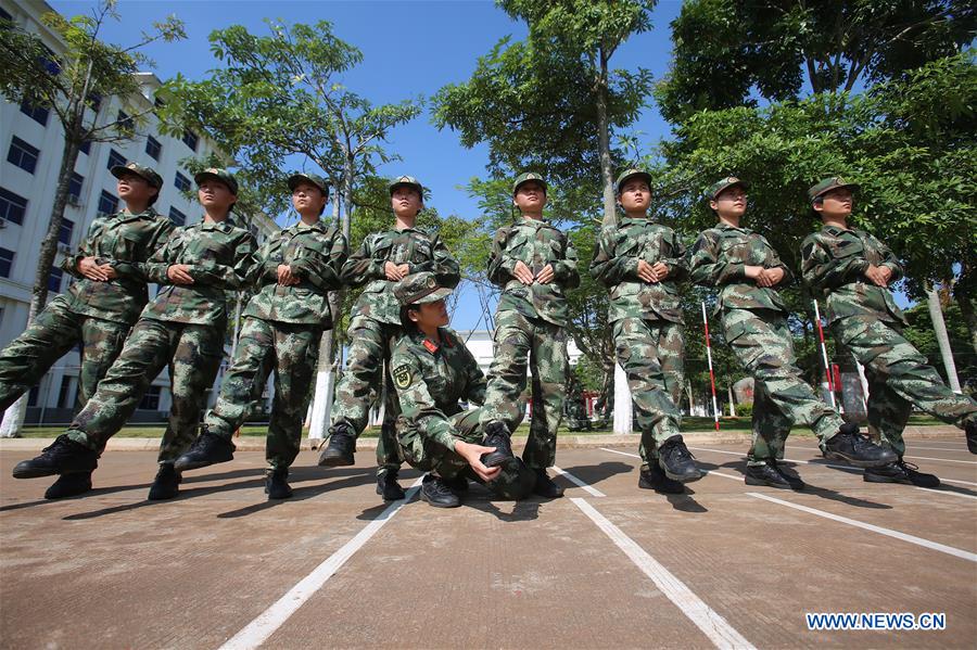 Female soldiers take training in Hainan