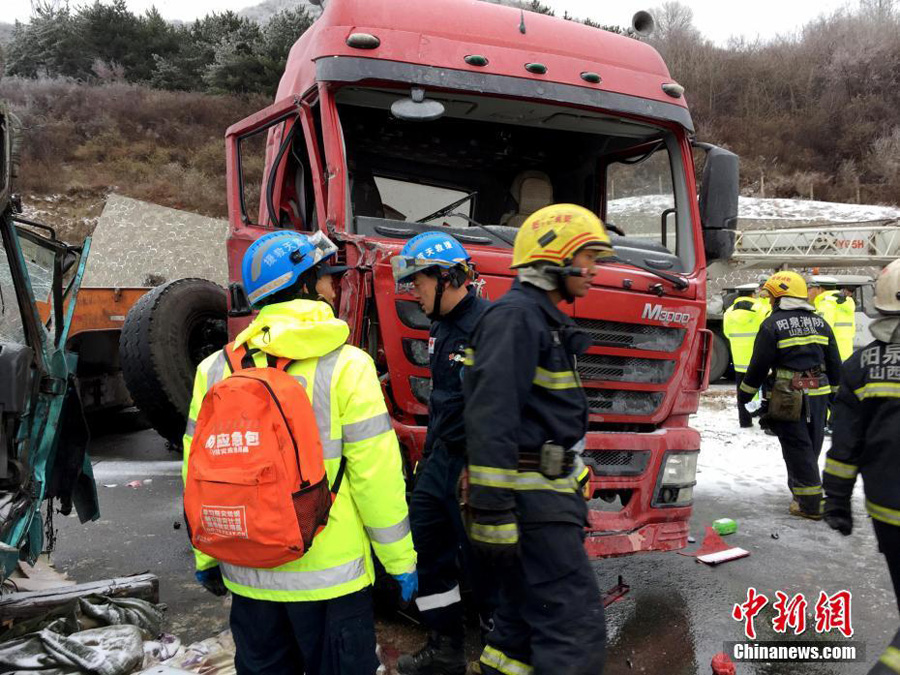 17 killed, 37 injured in N China pileup