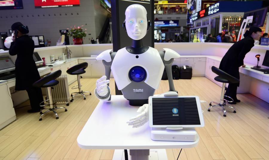 Intelligent robots offer information services in East China