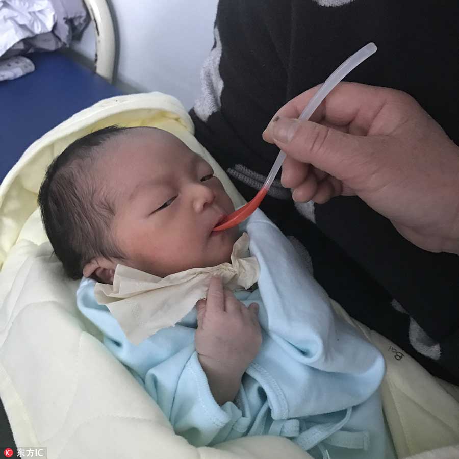 Photos of newborn holding oxygen mask go viral