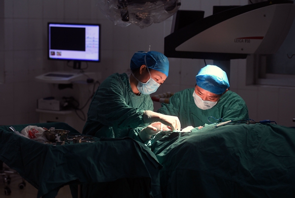 Master surgeon practises on grapes