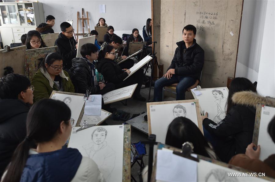 65,000 applicants attend four-day painting exam