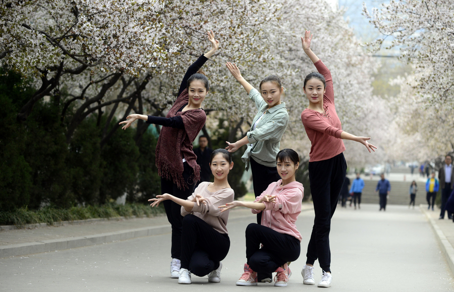 Dancing amid sea of flowers in E China