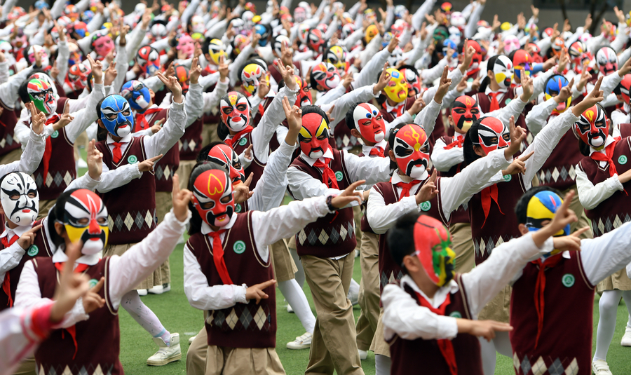 Students show creativity during exercise with Chinese opera masks