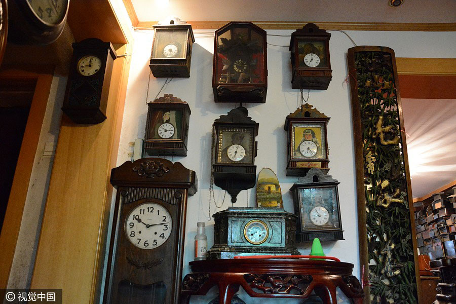 Thousands of clocks decorate old couple's home in Northeast China