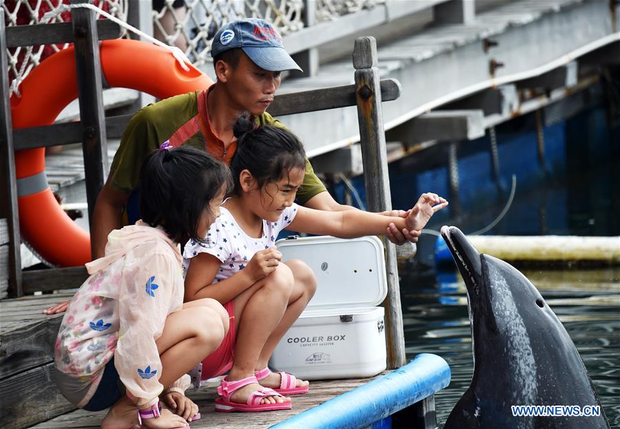 People enjoy Labor Day holiday across China