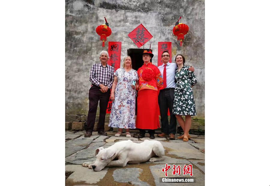 Couple uses 200-year-old Qing Dynasty home as backdrop for wedding