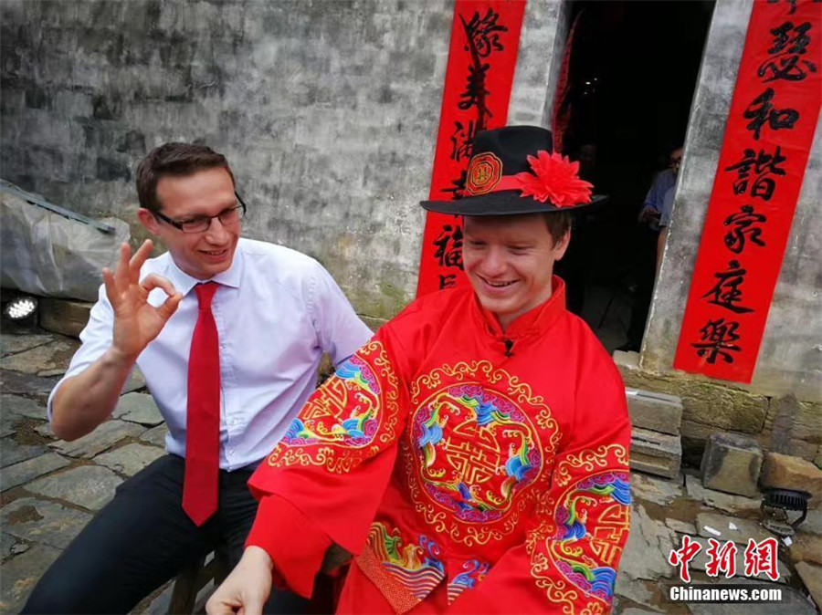 Couple uses 200-year-old Qing Dynasty home as backdrop for wedding