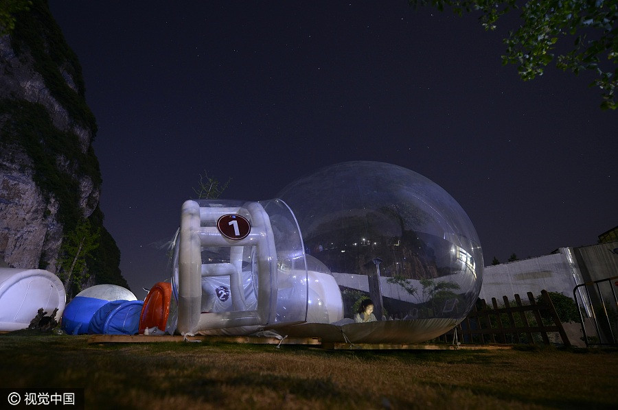 Transparent domes offer spectacular view of night sky in Hunan