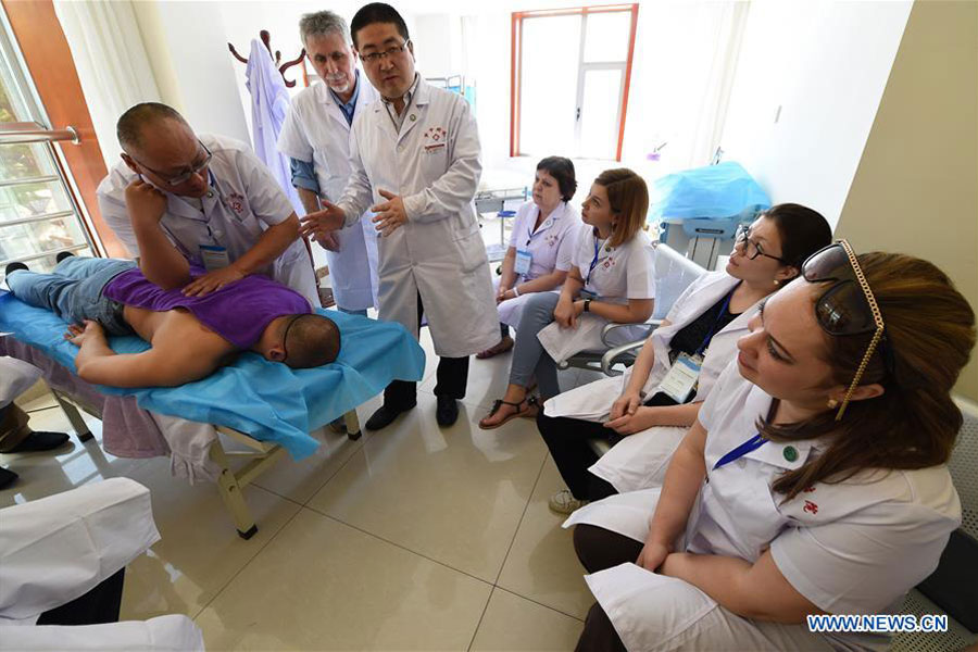 Russian medical workers attend training course of TCM in Lanzhou