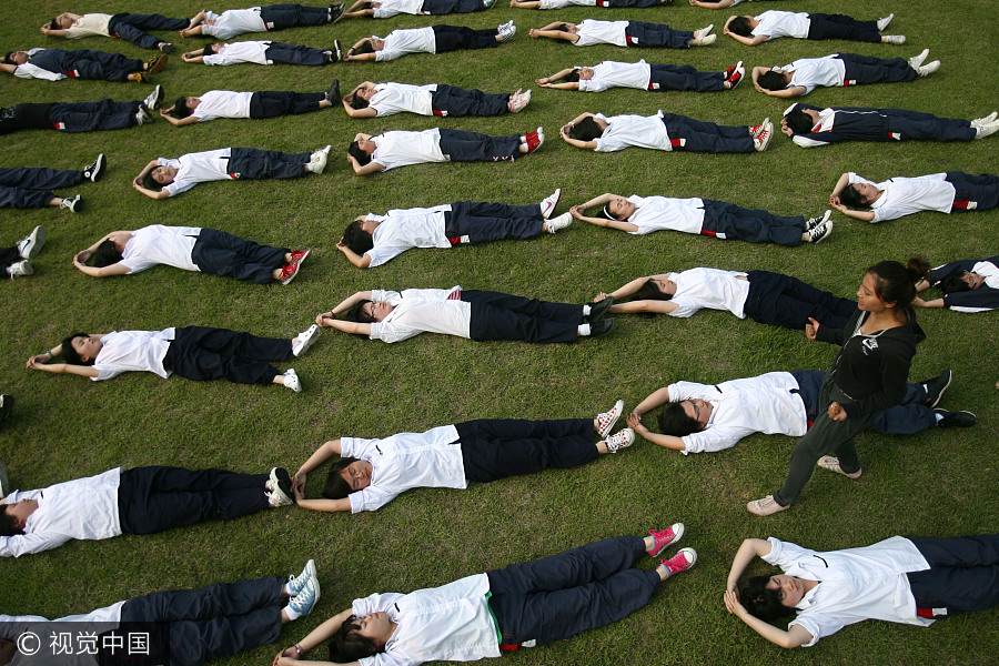 Unusual stress relief for students undertaking <EM>gaokao</EM>