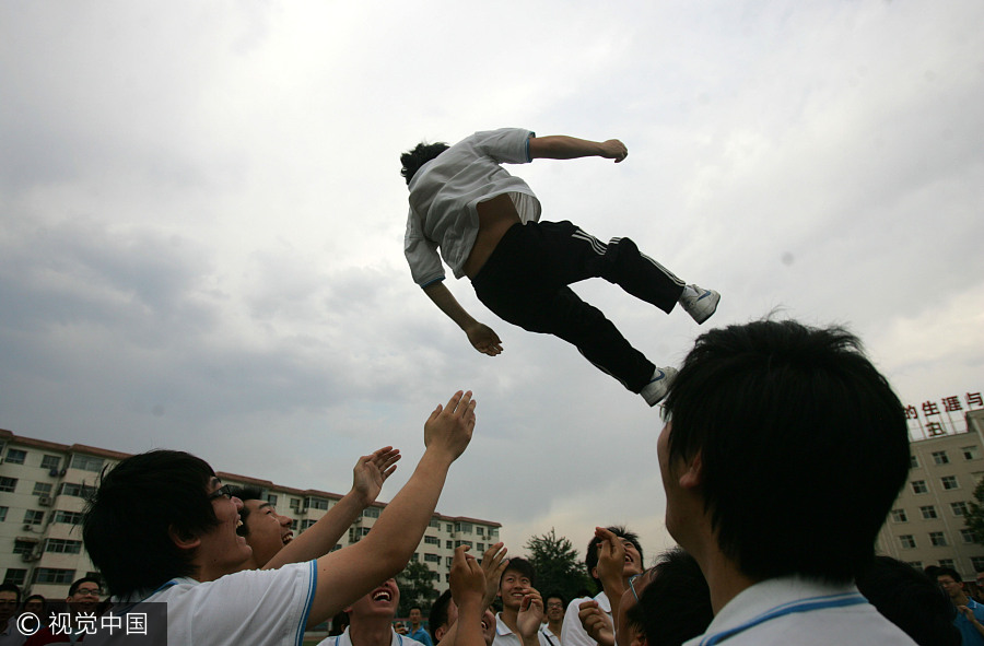 Unusual stress relief for students undertaking <EM>gaokao</EM>