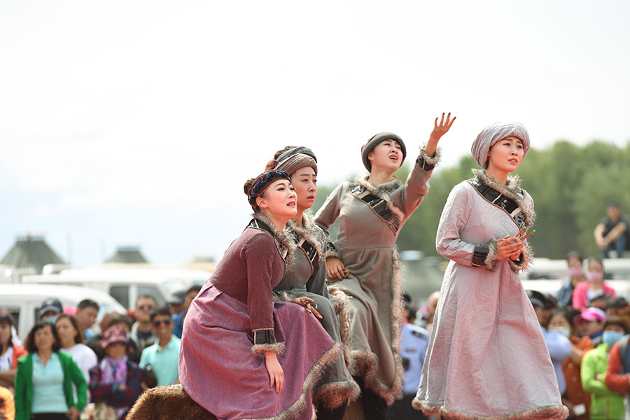 Dance drama performed to celebrate Kumule Festival in NE China