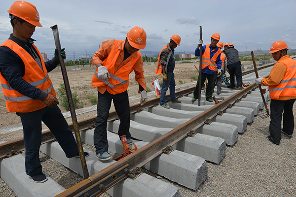 First rails laid for Xinjiang's third link to outside