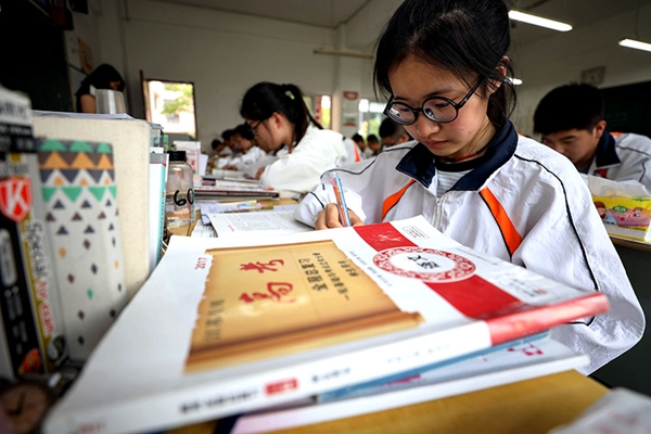 Reading test of entrance exam sparks hot debate