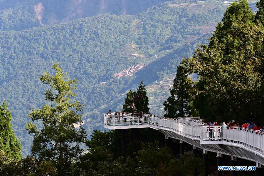 People enjoy scenery at high altitude sight-seeing footpath in Taiwan