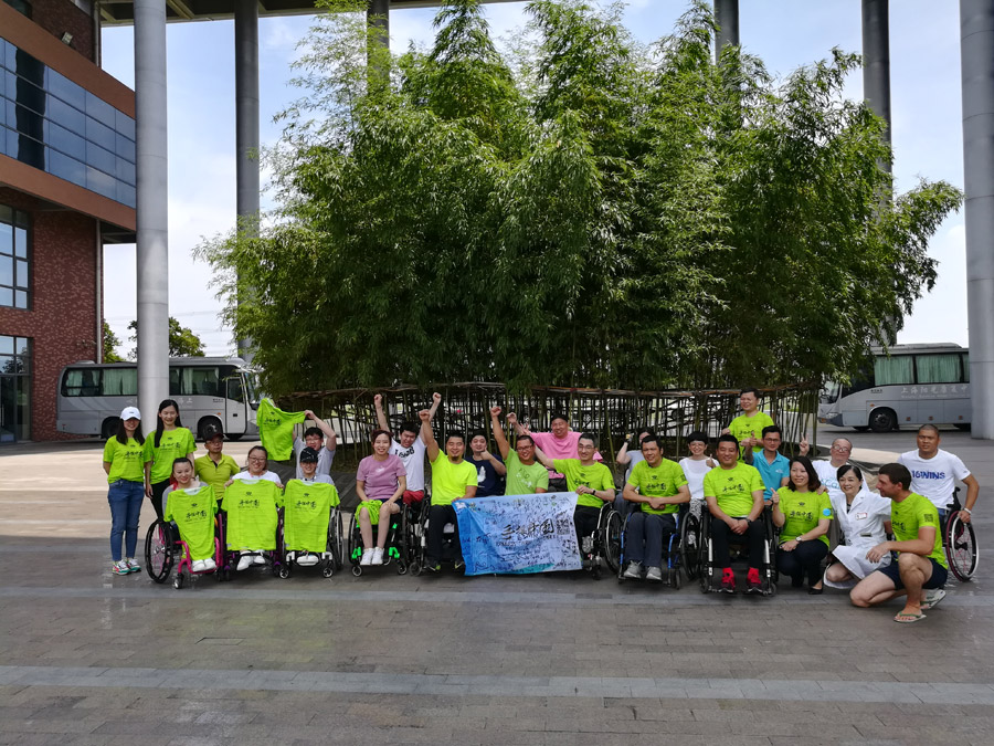 Handcycling team tours China