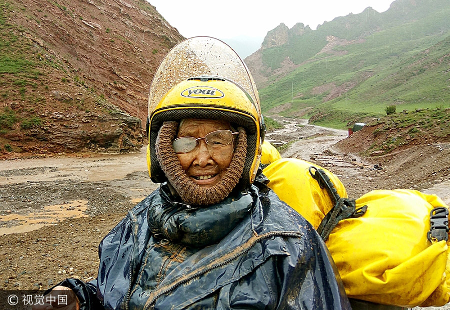 Man gives 84-year-old mother a motorcycle ride to Tibet