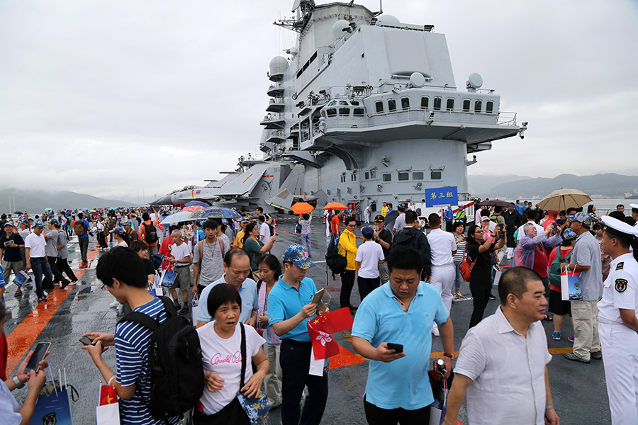 Hong Kong residents get up close to CNS Liaoning aircraft