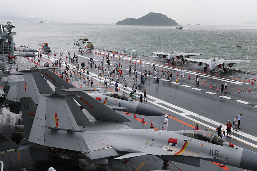 Hong Kong residents get up close to CNS Liaoning aircraft